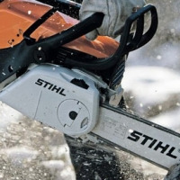 Cum să alegi motoferăstrăul potrivit nevoilor tale