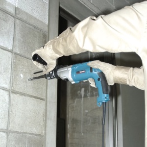 Masina de gaurit cu percutie 1010W HP 2071 MAKITA - Img 3
