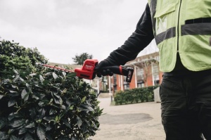 Trimmer Pentru Gard Viu 20 cm Milwaukee M12 FHT20-0 FUEL™ Fara Acumulatori inclusi - Img 4
