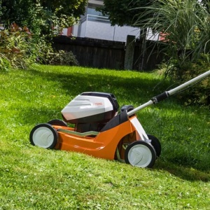 Masina tuns gazon cu acumulator STIHL RMA 443.2, 41cm, 55l (AP 200 + AL 101) (63382000075) - Img 3