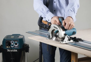 Fierastrau circular de mana 165 mm, 1050W Makita HS6601 - Img 2