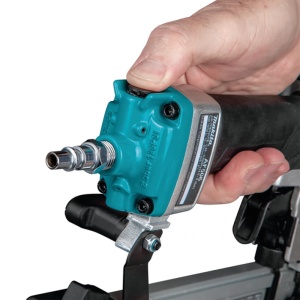 Pistol pneumatic pentru cuie cu jumatate de cap Makita 50 mm AF506 - Img 2