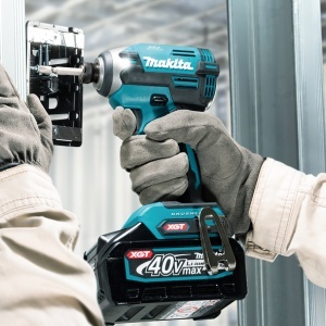 Mașină de înșurubat cu impact Makita TD003GZ XGT 40V, 210 Nm, motor fără perii, fără acumulatori - Img 2