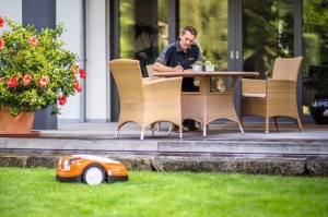Robot de tuns iarba compact STIHL RMI 422.2 P, latime lucru 200 mm, suprafata taiere 1500 m2 - Img 3