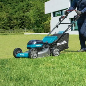 Masina de tuns gazonul Makita XGT 40V, 53 cm, livrata cu 2 acumulatori 5.0Ah (LM002GT201)