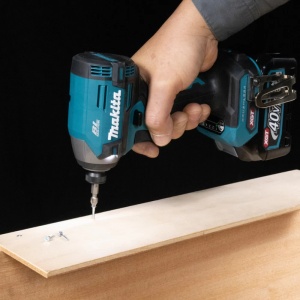 Mașină de înșurubat cu impact Makita XGT TD003GA201 210Nm 40Vmax 2.0Ah - Img 6