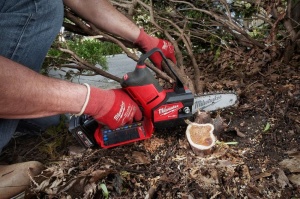 Fierastrau Cu Lant Milwaukee M12 FHS-602X FUEL™ HATCHET™ Cu 2 Acumulatori, Incarcator si cutie HD BOX - Img 6
