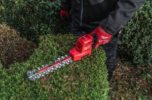 Trimmer Pentru Gard Viu 20 cm Milwaukee M12 FHT20-402 FUEL™ Cu 2 Acumulatori Si Incarcator Inclus - Img 4