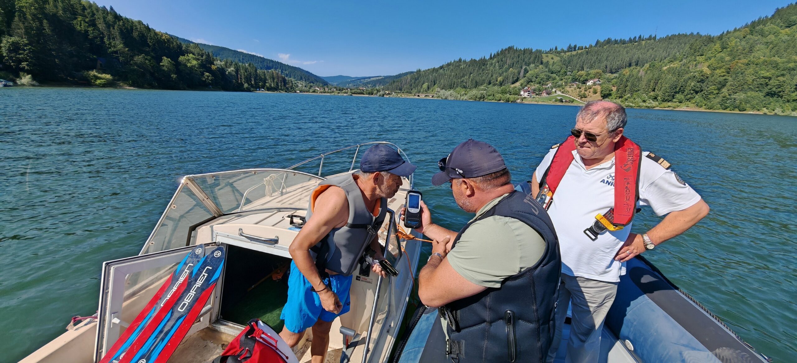 Atenție la Controale! Ghidul Echipamentelor Obligatorii pentru Ambarcațiunile de Agrement (Ordin 1079/2014)