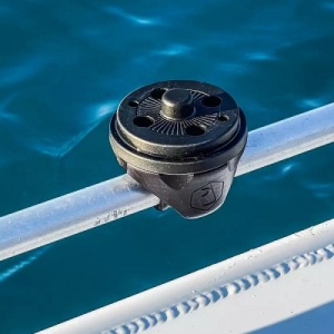 Bază Railblaza HEXX RailMount 25 – Suport profesional pentru balustradă rotundă, proiectat să asigure stabilitate maximă pentru accesoriile HEXX Heavy-Duty.
