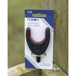 Cap Suport Față Daiwa N’Zon Compact – inserție TPE moale, canal pentru fir și filet de alamă, perfect pentru feeder pe ape comerciale.