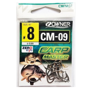 Cârlig Owner CM-09 Carp Master Curve Shank Magic cu ZERO EYE și vârf Magic Fusso, conceput pentru monturi moderne Ronnie Rig și D-Rig, oferind rotație rapidă și fixare sigură în drilluri cu crapi mari.