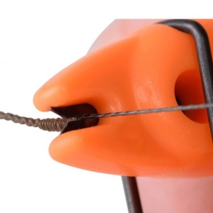 Foarfeca Gamakatsu Pole Position Smart Multi Scissors detaliu lame zimțate și funcții integrate.