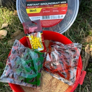 Găleată nadă Benzar Mix Instant Groundbait Set 3kg, cu nadă specifică și aditivi lichizi incluși, concepută pentru pescuit eficient la crap, amur, fitofag și method feeder.