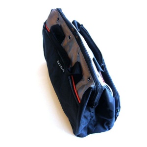 Geantă de teren Garmin Field Bag – Soluție durabilă și organizată pentru transportul sistemelor GPS de vânătoare și al accesoriilor