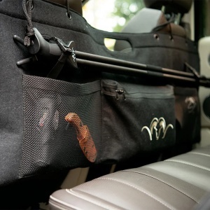 Husă organizator auto vânătoare Blaser PKW Futteral montată pe spătarul scaunelor pentru armă, baston și accesorii.