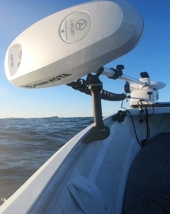 Kit complet suport stabilizator Railblaza pentru motor electric de trolling – Include bază StarPort, distanțier fix de 160mm din nailon armat cu fibră de sticlă și clemă flexibilă G-Hold 35 cu eliberare rapidă.