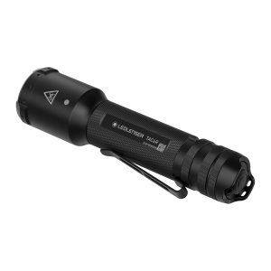 Lanternă tactică compactă reîncărcabilă Ledlenser TAC6R 2000 lumeni cu sistem optic Multi-Lens și protecție IP68.