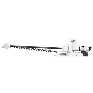 Motor electric premium alb de proovă Minn Kota Riptide Instinct QUEST™ cu forță de 90/115lb și ax lung de 182cm, echipat cu tehnologie brushless, mecanism complet automat Auto Stow & Deploy, protecție saltwater avansată și telecomandă wireless cu ecran LC