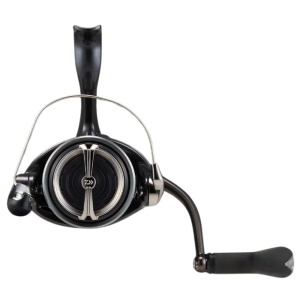 Daiwa 25 Ballistic HD LT 2500H – corp MQ aluminiu, rotor Airdrive Zaion V, MagSealed, Tough Digigear, ATD-L, frână 10 kg, 6 rulmenți, recuperare 80 cm, greutate 235 g.