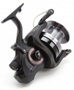 Mulineta Daiwa Windcast BR LD 5500 – Big Pit compact pentru pescuit la crap, cu Worm Shaft, frână micrometrică și tambur long cast pentru lansări precise.