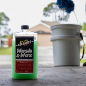 Șampon Ceramic Star Brite SiO2 – Soluția completă pentru curățare și protecție ceramică într-un singur pas, ideală pentru menținerea luciului de oglindă pe ambarcațiuni