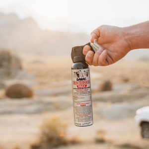 Spray Autoapărare Urs Sabre Frontiersman MAX – Protecție profesională cu rază de 12 metri, volum de 272 ml și husă tactică inclusă.