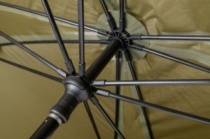 Umbrelă cu paravan Mivardi Session XL 220cm, ideală pentru protecție împotriva ploii, vântului și soarelui în sesiunile de pescuit.