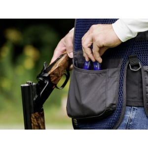Vestă de tir competițională Blaser Robert Marine Navy – Echipament tehnic pentru tir sportiv cu inserții de plasă pentru ventilație și buzunare mari pentru muniție
