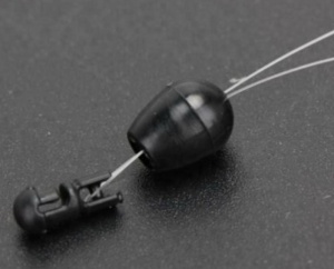 Agrafă rapidă Carp Expert Feeder Fast Lock, conector compact cu sferă de cauciuc, ideal pentru schimbarea rapidă a forfacului la feeder.