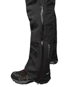 Costum tehnic de iarnă flotabil Graff FLOAT GUARD Fishing Set 215-O-B-7/1 Edition 4.0, în varianta de culori 7/1 cu inserții reflectorizante și design tactic, echipat cu membrană BRATEX de 10.000mm, spumă flotabilă FLOAT și fermoare etanșe YKK VISLON.