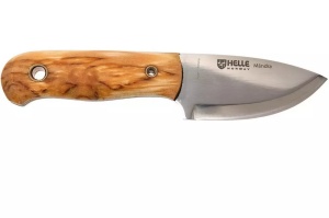 Cuțit Helle Mandra – Instrument full-tang compact cu lamă de 69mm din oțel triplu laminat, mâner din mesteacăn și teacă tradițională din piele