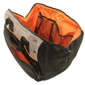 Geantă de teren Garmin Field Bag – Soluție durabilă și organizată pentru transportul sistemelor GPS de vânătoare și al accesoriilor