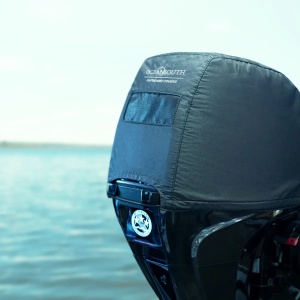 Husă tehnică ventilată Oceansouth pentru cap motor Mercury V6 175/200/225 CP – Prelată de protecție în mers mulată din pânză Atlas Marine rezistentă la UV, neagră, echipată cu interior fin din pâslă și sistem de blocare rapid, optimizată pentru generațiil