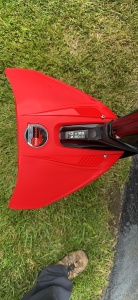 Hydrofoil StingRay HyperFoil 500 (HyperSpeed Red) pentru motoare de 4 - 300 CP – Stabilizator nautic premium de performanță, montaj hibrid flexibil și nivel mediu de ridicare a provei.