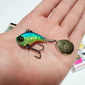 Jackall Deracoup Tail Spinner 14g Chartreuse Back Bluegill - Img 2