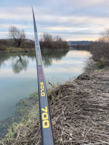 Lansetă bologneză Benzar Concourse Blade Bolo 6m, ultraușoară, realizată din carbon Toray 46T, cu inele Seaguide Zirconia și mandrină Fuji pentru control și precizie maximă.
