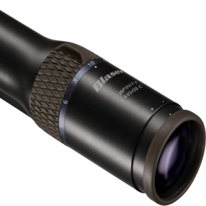 Luneta Blaser BJW 4–20x58 iC S, cu obiectiv supradimensionat de 58 mm și iluminare inteligentă iC, concepută pentru vânătoare la pândă și lumină foarte redusă.