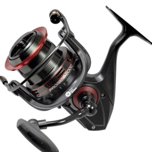 Mulineta Carp Expert Pro Power Method Feeder 6000 cu tambur Long Cast metalic, 8 rulmenți și frână frontală micrometrică, dedicată pescuitului method feeder la distanță.