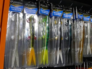 Shad Kamatsu Shadow Hunter 21cm – nălucă modernă pelagică cu cameră internă, aripioare laterale și coadă mobilă, perfectă pentru răpitori mari.