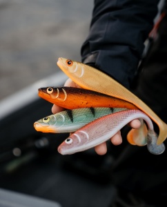 Rapala Soft Peto 16cm – shad mare cu coadă paddle puternică, vibrații intense și corp texturat 3D, ideal pentru răpitori mari. 36 g, 1 buc/blister