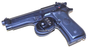 Siguranță mecanică pentru trăgaci Browning Gunlock cu cifru din 3 cifre și inserții din cauciuc negru.