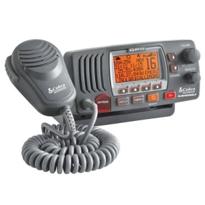 Statie VHF fixa Cobra Marine MR F77B GPS 25W cu GPS integrat apel DSC Clasa D functie Rewind-Say-Again si etanseitate IPX8.