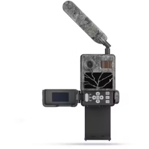 Camera monitorizare ZEISS Secacam 3 3MP GPS LTE cu bliț infraroșu invizibil, destinată monitorizării vânatului și faunei sălbatice în condiții variate de teren.