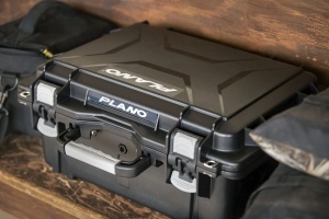 Cutie Plano Field Locker Element XL cu etansare Dri-Loc si spuma configurabila pentru transport sigur a patru pistoale.