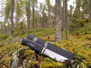 Cutit Marttiini Silver Carbinox Large cu lama de 85mm din otel Carbinox T508 si maner cauciucat, ideal pentru lucrari de precizie si outdoor.