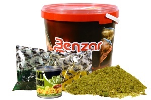 Găleată nadă Benzar Mix Instant Groundbait Set 3kg, cu nadă specifică și aditivi lichizi incluși, concepută pentru pescuit eficient la crap, amur, fitofag și method feeder.