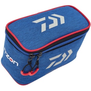 Geanta Accesorii Daiwa N'Zon Accessory Case 21x12x10cm deschisă cu compartimentul căptușit vizibil.