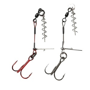 Montura Savage Gear Corkscrew Stinger – sistem cu arc metalic, ancore BN/Red și lest de 3 g pentru echilibru perfect la năluci soft mari.