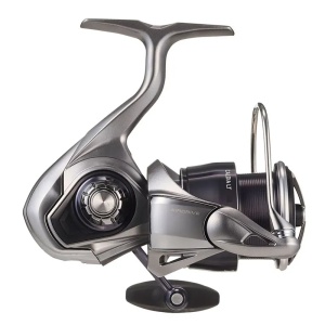 Mulineta Daiwa 25 Caldia FC LT – Corp Zaion V monocoque, Airdrive Design, MagSealed și frână ATD pentru control perfect și performanță superioară la spinning.